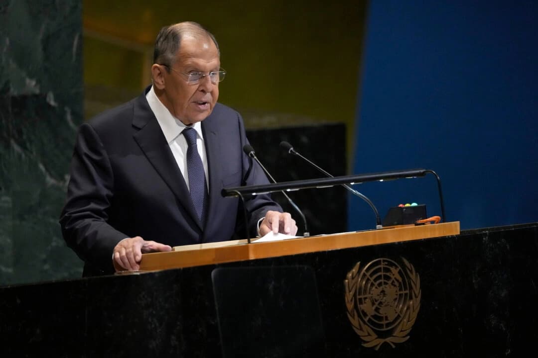 El ministro de Asuntos Exteriores de Rusia, Serguéi Lavrov, interviene en la 80.ª sesión de la Asamblea General de las Naciones Unidas en la sede de la ONU el 27 de septiembre de 2025. (Pamela Smith/AP Photo)