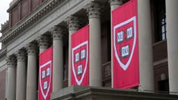 Gobierno de Trump busca bloquear fondos federales a Harvard a través del HHS