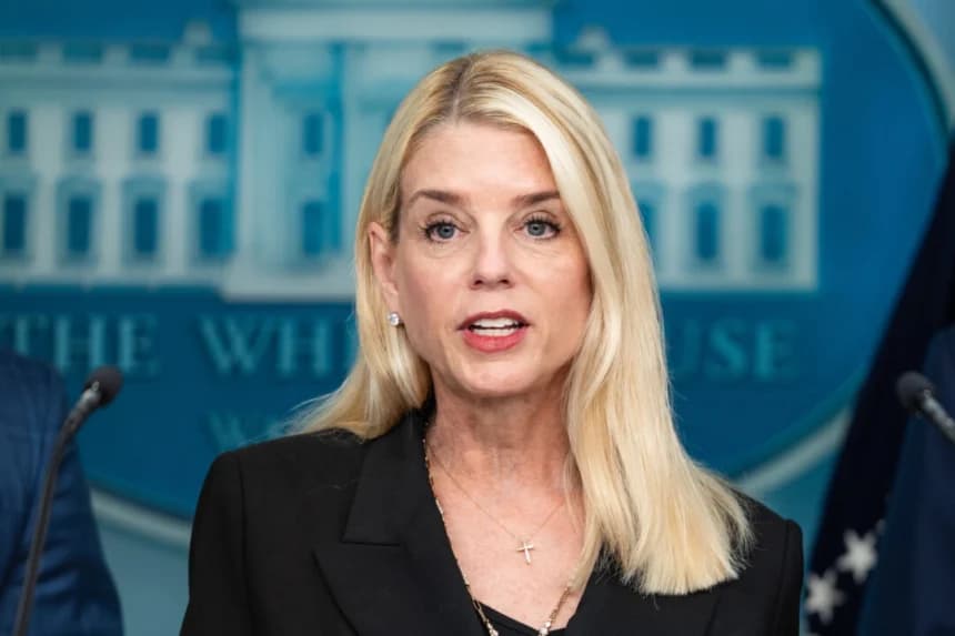 Bondi ordena al FBI, la DEA y otras agencias del DOJ proteger instalaciones del ICE
