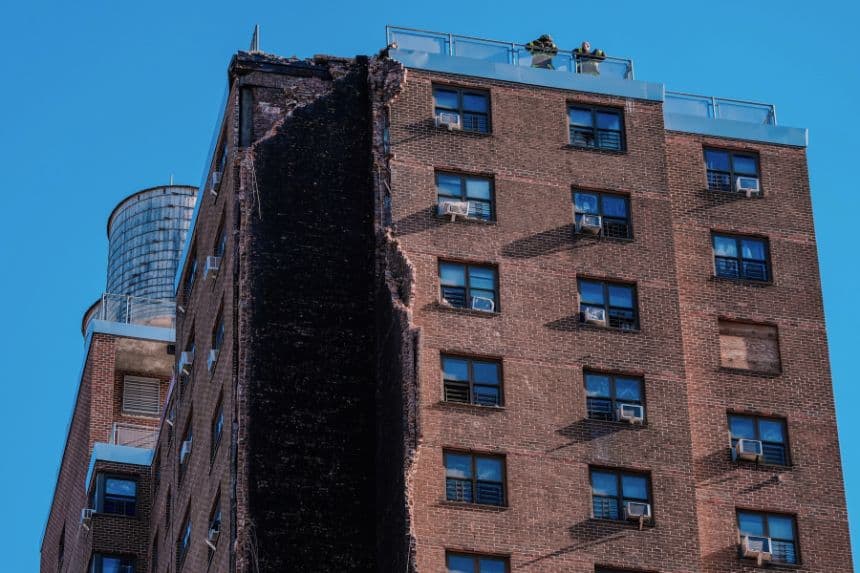 Explosión de gas provoca derrumbe parcial de edificio en el Bronx