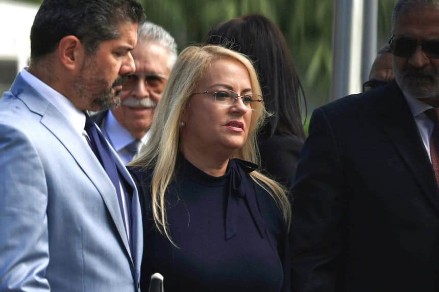 La exgobernadora de Puerto Rico, Wanda Vázquez Garced, sale del Tribunal Federal, en San Juan, Puerto Rico. (Imagen de archivo. EFE/ Thais Llorca)