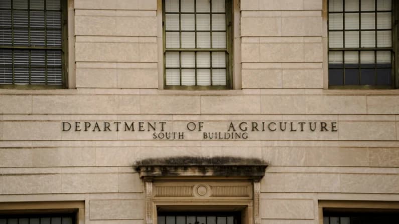 Jueza federal prohíbe a gobierno Trump exigir datos de solicitantes del SNAP