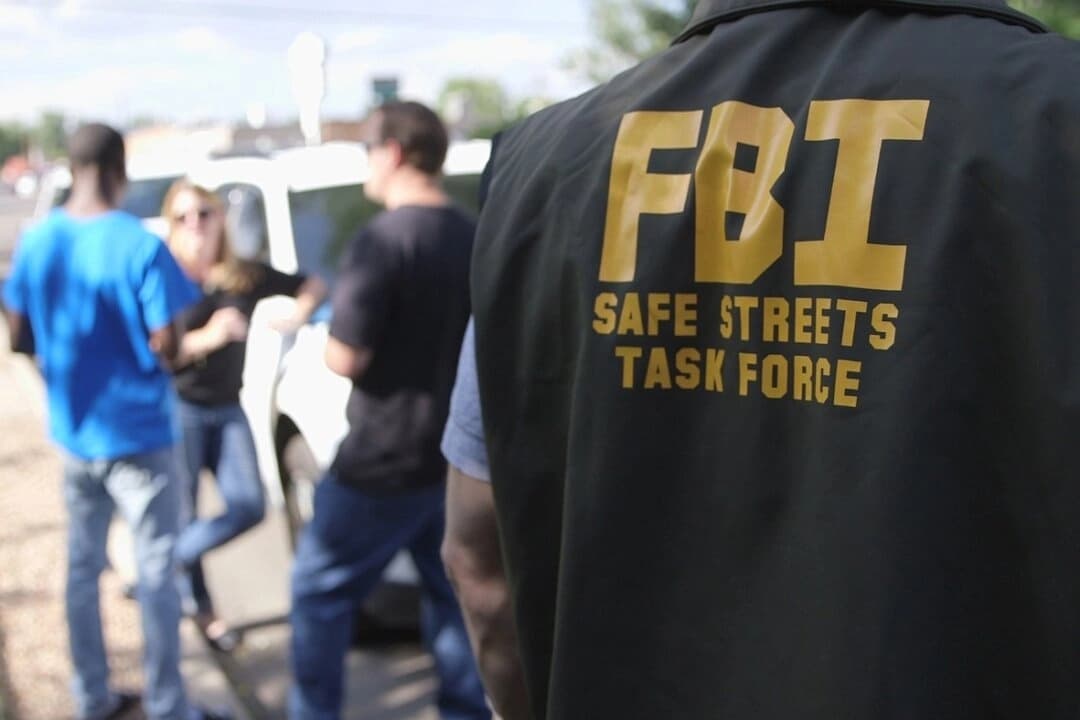FBI y policía de Los Ángeles realizan redada contra pandilla vinculada a la Mafia Mexicana