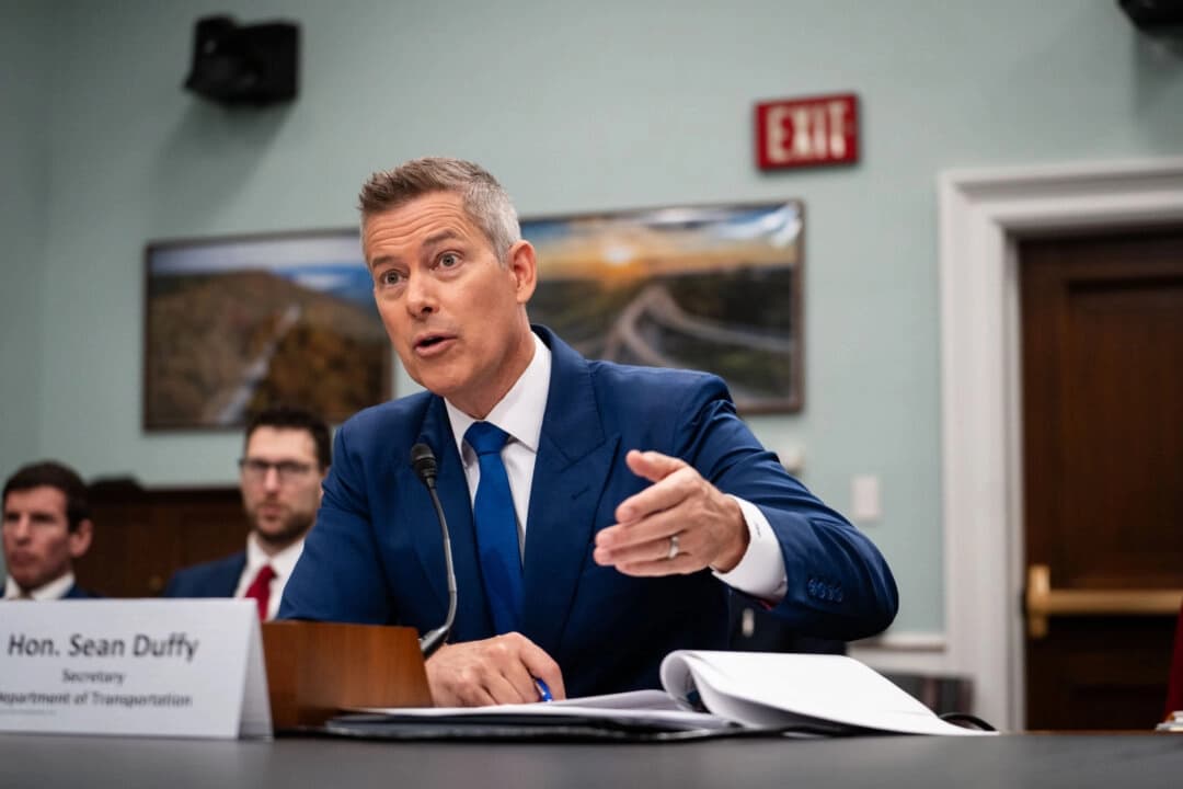 El secretario de Transporte, Sean Duffy, testifica ante el subcomité de asignaciones de la Cámara de Representantes en el Capitolio, en Washington, el 14 de mayo de 2025. (Madalina Vasiliu/The Epoch Times)