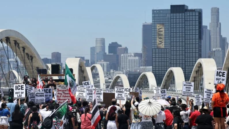 Condado de Los Ángeles considera declarar estado de emergencia ante las medidas migratorias