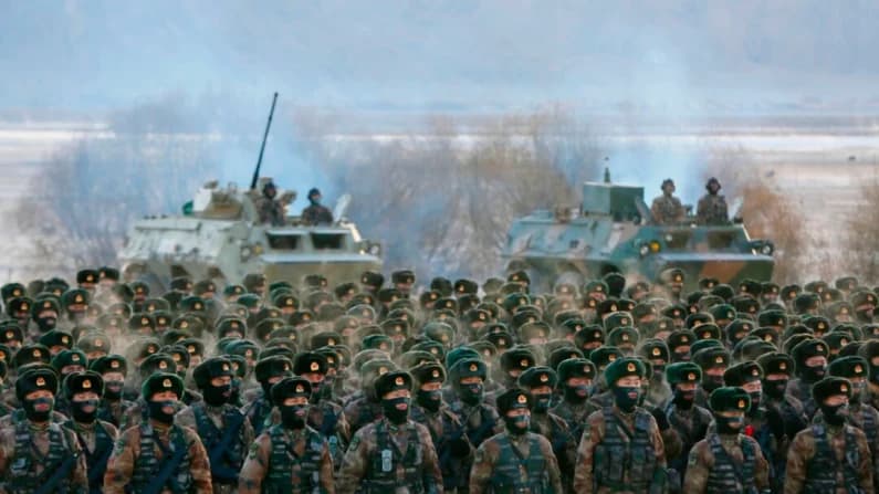 El periódico militar oficial del Partido Comunista Chino llama a prepararse para la guerra