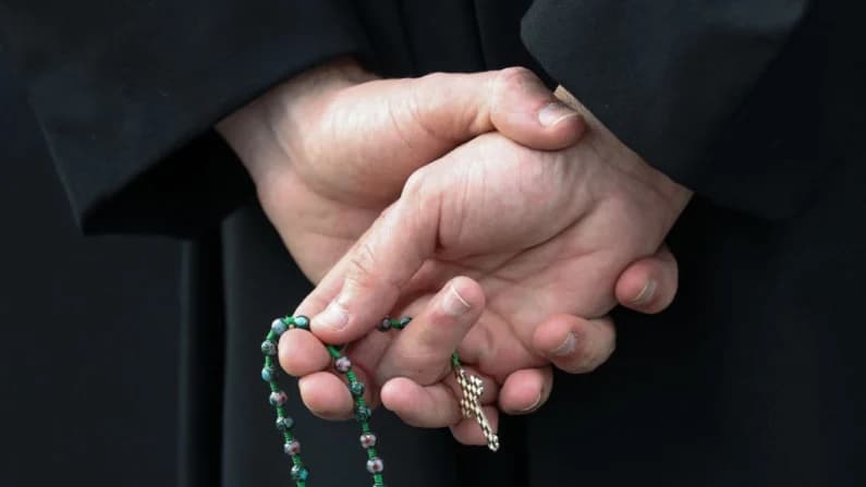 El estado de Washington bloquea ley que obliga a sacerdotes a romper confesión y respeta confidencialidad