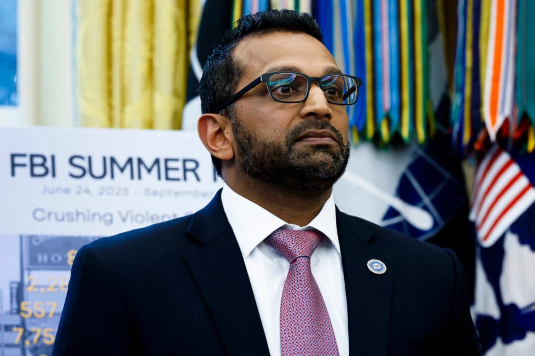 El director del FBI, Kash Patel, en el Despacho Oval de la Casa Blanca en Washington el 15 de octubre de 2025. (Kevin Dietsch/Getty Images)
