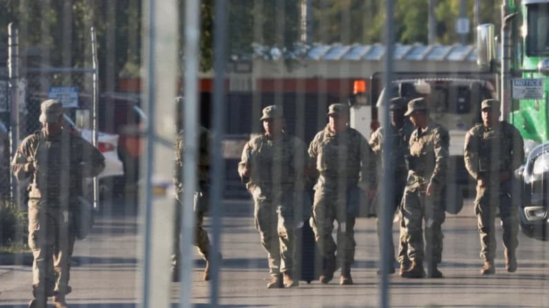 Corte de apelaciones bloquea por ahora el intento de Trump de desplegar la Guardia Nacional en Illinois