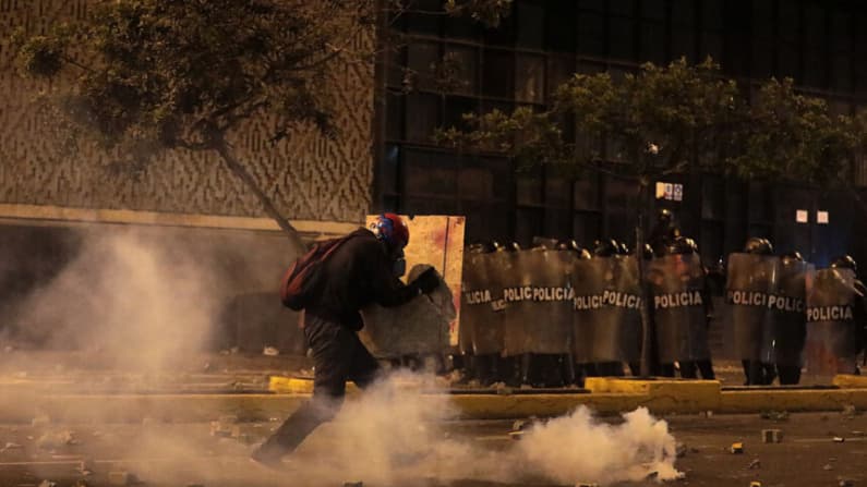 Gobierno de Perú declarará estado de emergencia en Lima por recientes protestas