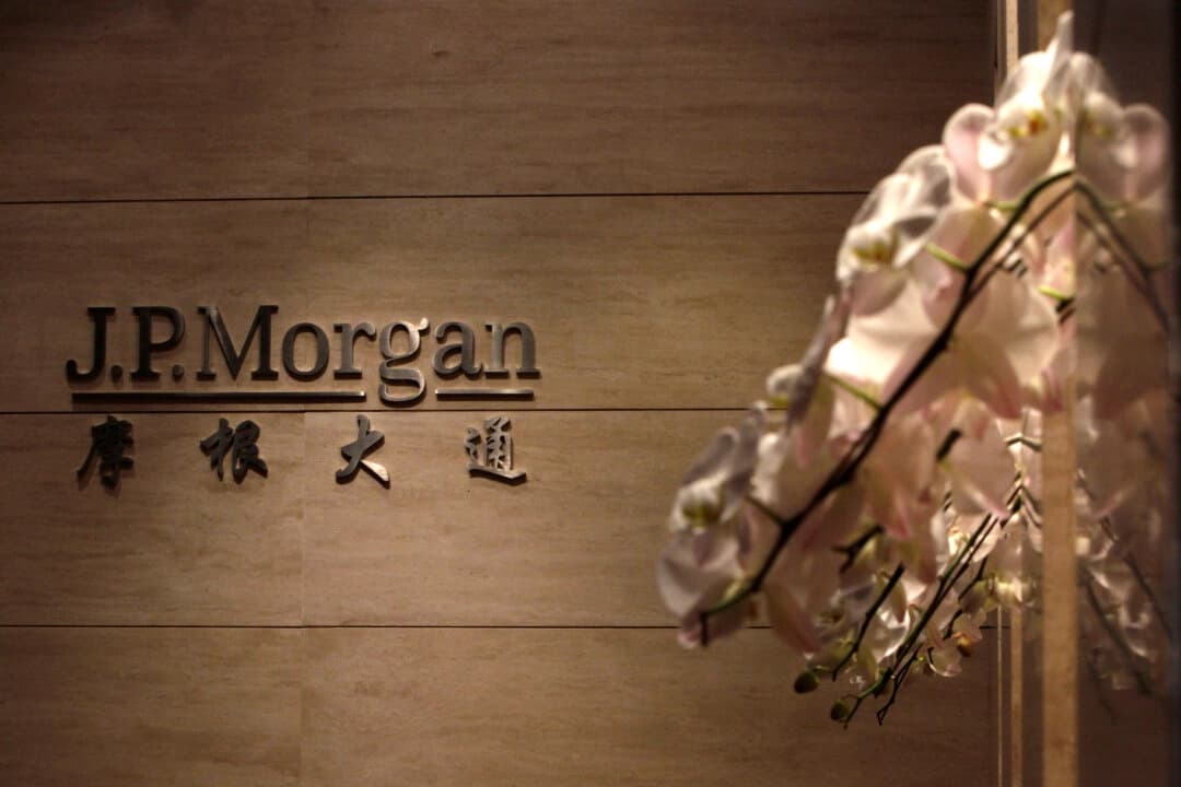 El letrero de la oficina de JPMorgan en Beijing, el 13 de diciembre de 2010. (Jason Lee/Reuters)