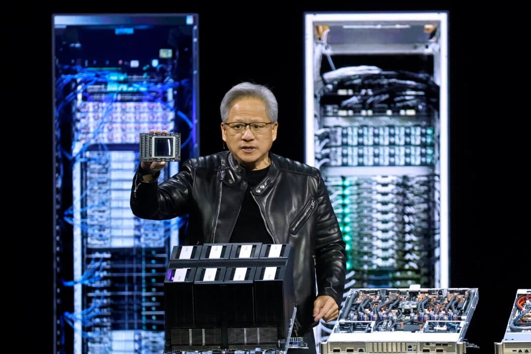 El director ejecutivo de Nvidia, Jensen Huang, pronuncia el discurso inaugural durante la Nvidia GTC 2025 en San José, California, el 18 de marzo de 2025. (Justin Sullivan/Getty Images)