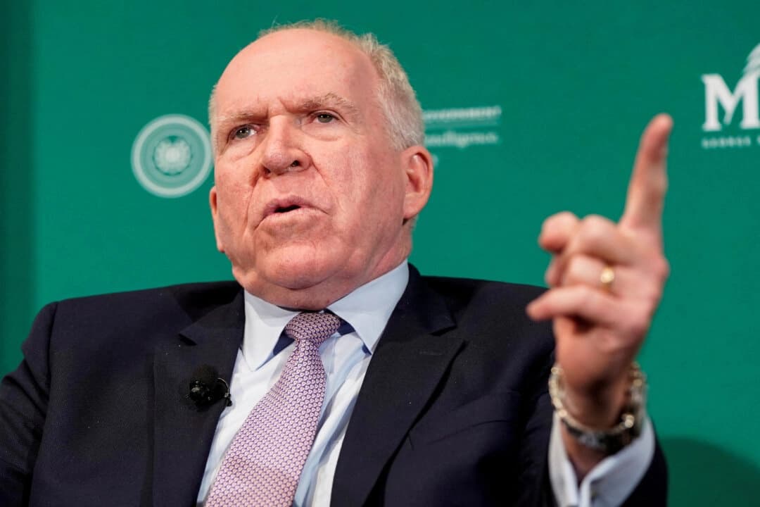 El exdirector de la CIA John Brennan habla durante un foro sobre seguridad electoral titulado "Visión 2020: Inteligencia y las elecciones presidenciales de EE. UU." en el Club Nacional de Prensa de Washington el 30 de octubre de 2019. (Joshua Roberts/Reuters).
