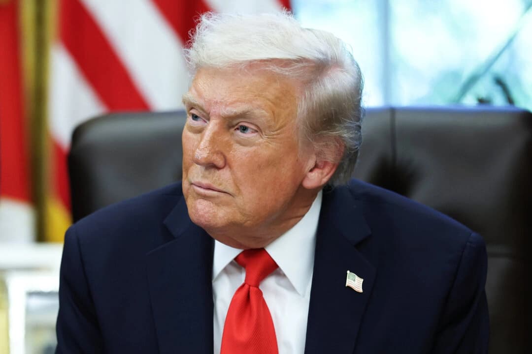 El presidente Donald Trump en la Oficina Oval de la Casa Blanca en Washington, D.C., el 21 de octubre de 2025. (Anna Moneymaker/Getty Images)