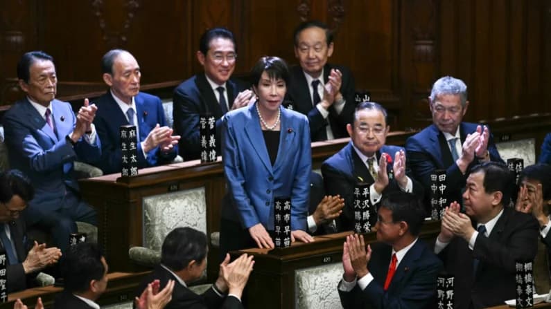 Nueva primera ministra de Japón se compromete a reforzar la defensa antes del viaje de Trump