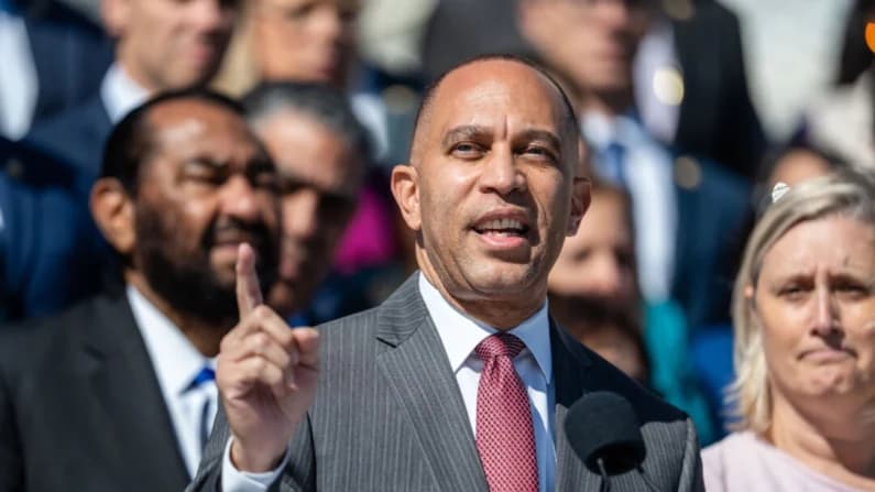 Jeffries respalda a Mamdani para alcalde de Nueva York
