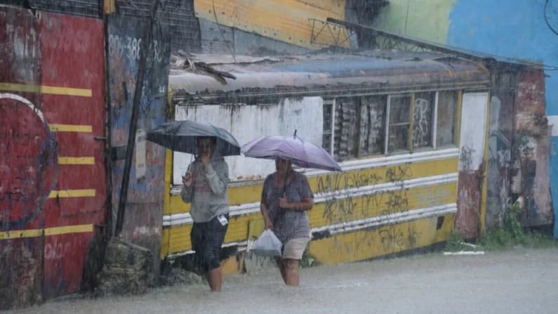 Huracán Melissa gana fuerza rápidamente y provoca inundaciones catastróficas