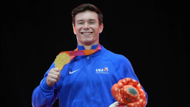 Estadounidense Brody Malone gana el oro en barra fija en el Campeonato Mundial de Gimnasia