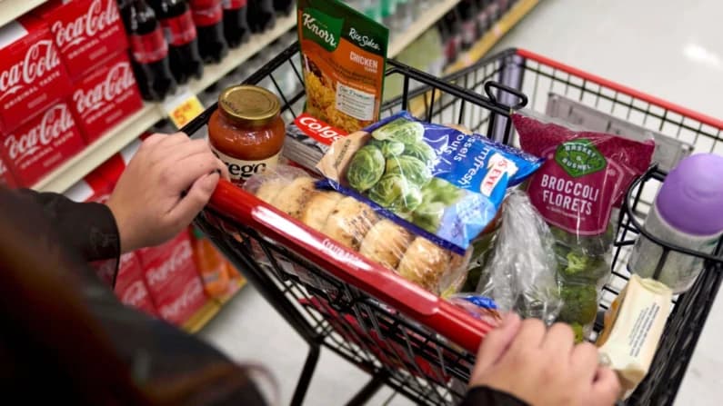 USDA dice que beneficios del programa SNAP caducarán para 41 millones de personas si el cierre persiste