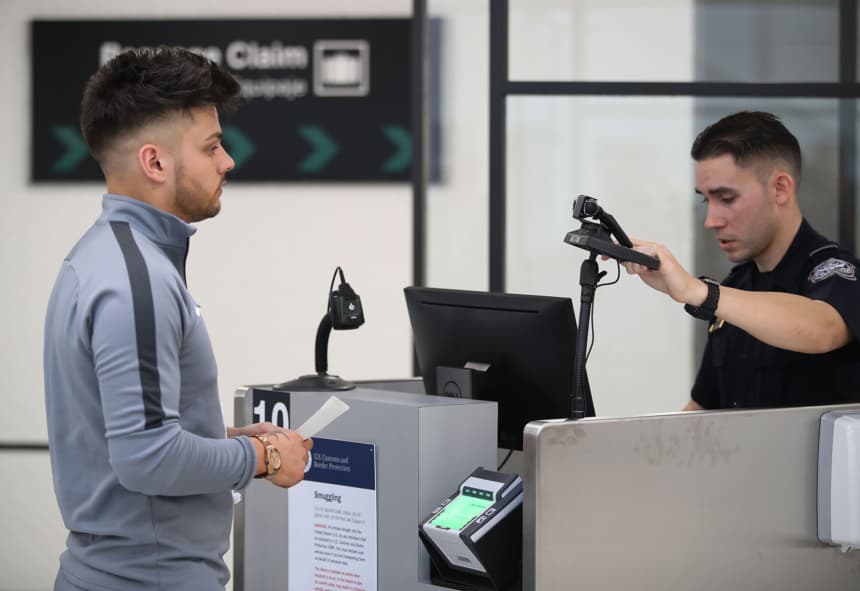 Extranjeros que viajen a EE. UU. deberán pasar por un reconocimiento facial sin excepciones