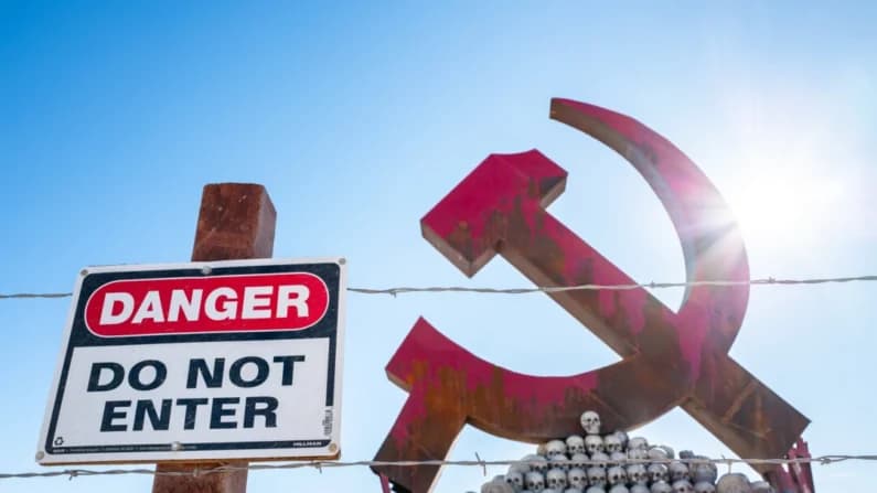 Cómo la estrategia de "ignorar, difamar y desterrar" busca limitar la influencia de la Semana Anticomunista
