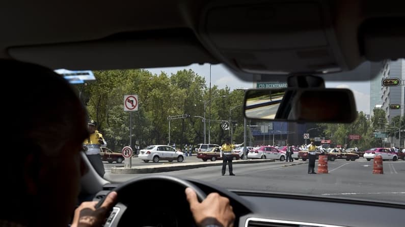 Uber no está autorizado para dar servicios en aeropuertos de México, dice el gobierno