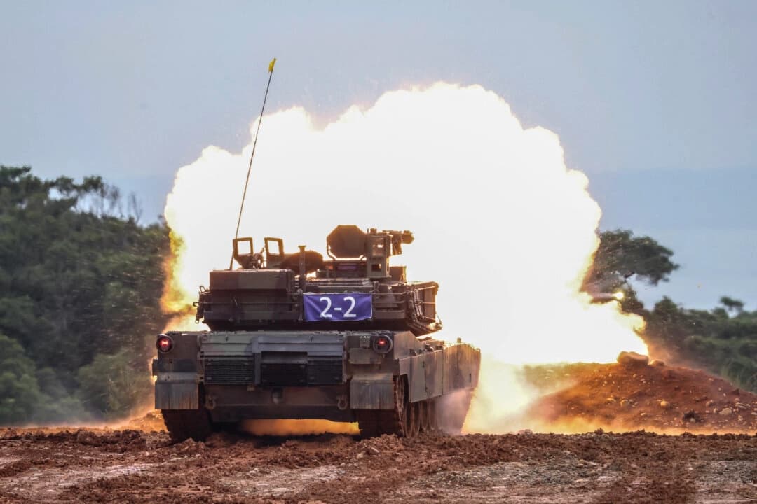 Taiwán despliega primeros tanques Abrams de Estados Unidos y promete defender su soberanía