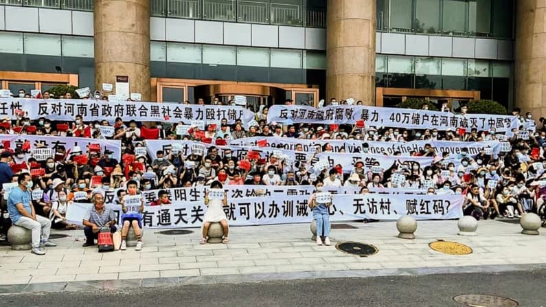 Fusiones bancarias en China: otra señal de fragilidad económica y financiera