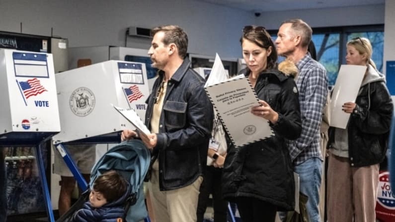 Una mirada a las elecciones mientras los votantes acuden a las urnas en todo el país