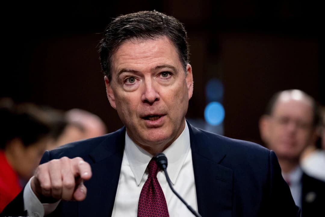 El exdirector del FBI James Comey habla durante una audiencia del Comité de Inteligencia del Senado en el Capitolio, en Washington, el 8 de junio de 2017. (Andrew Harnik/AP Photo).