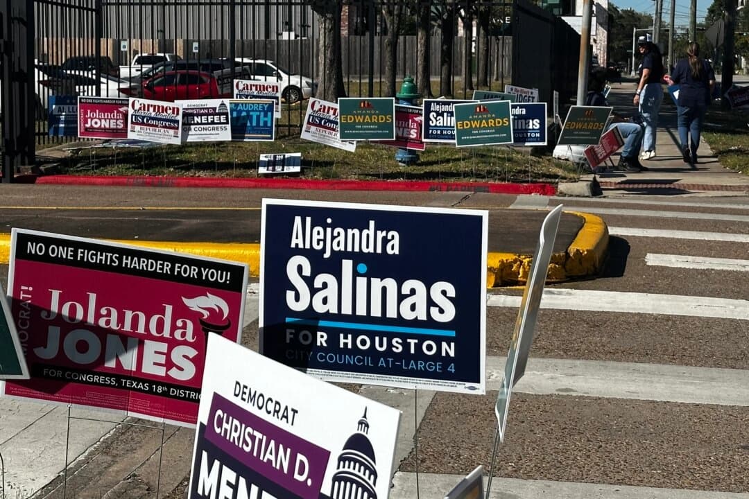 Los votantes acuden en masa al West Gray Multiservice Center de Houston, Texas, el 4 de noviembre de 2025. (Darlene McCormick Sánchez/The Epoch Times)