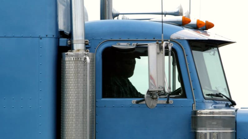 México buscará negociar con EE. UU. aranceles para vehículos pesados en cumplimiento del T-MEC