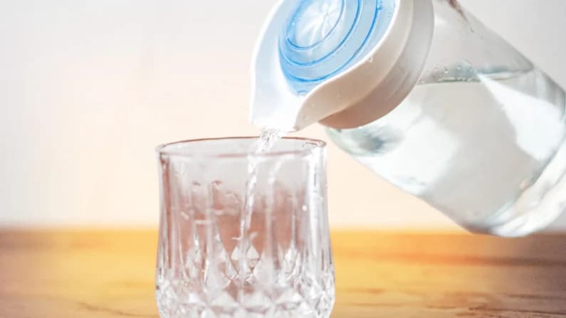 Consumo diario de agua podría estar alimentando sus niveles de estrés