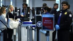 Seguridad Nacional de EE. UU. invalida contrato sindical en la TSA y la AFGE promete impugnarlo