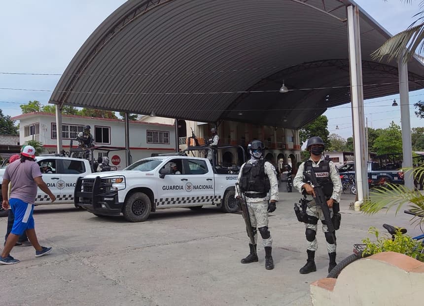 Personal de la Guardia Nacional vigila las calles del estado de Oaxaca, México. Imagen de archivo. (EFE/Diana Manzo)