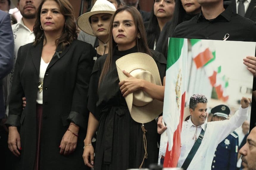La viuda del alcalde Carlos Manzo, Grecia Quiroz, asiste a un evento el 5 de noviembre de 2025, en el Congreso de la ciudad de Morelia en Michoacán, México. (EFE/ Iván Villanueva)