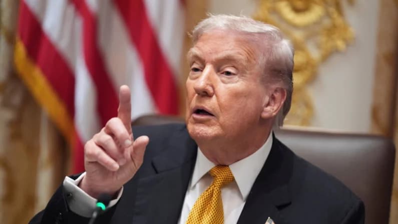 Trump propone redirigir fondos del seguro médico directamente a los estadounidenses