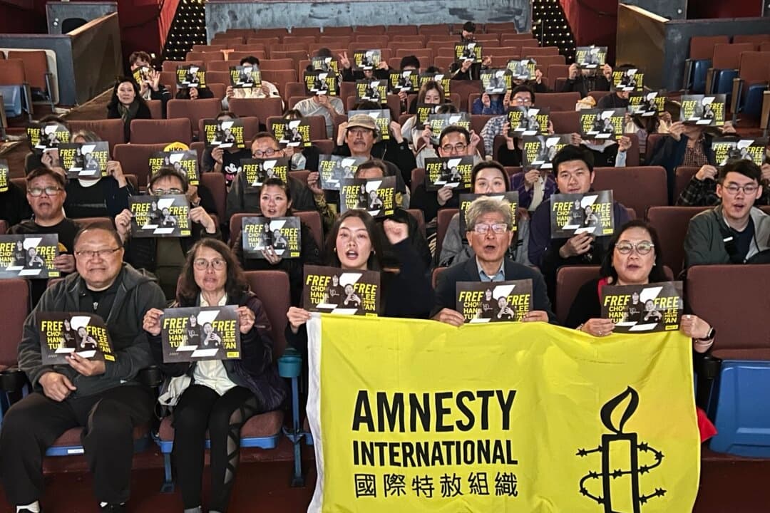 El Centro Comunitario de Hong Kong en el norte de California organiza un evento con Amnistía Internacional el 10 de noviembre de 2025 para conmemorar el décimo aniversario de la galardonada película "Ten Years". (Nathan Su/The Epoch Times)