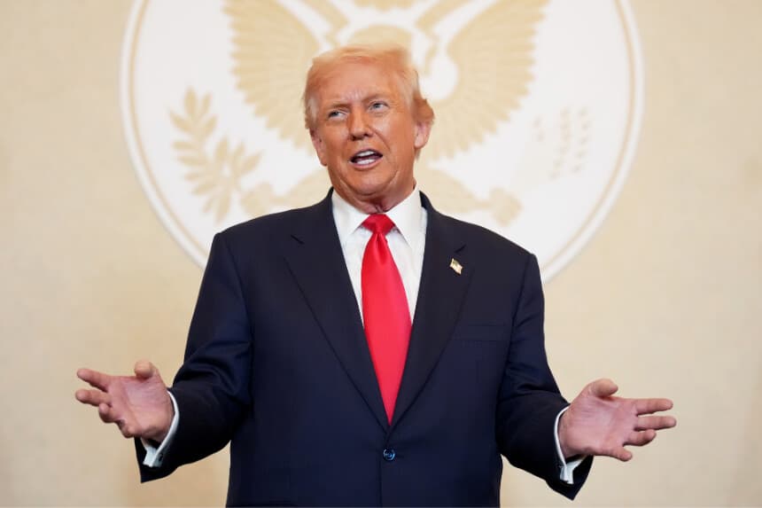 El presidente de Estados Unidos, Donald Trump, habla durante una reunión con líderes empresariales en la residencia del embajador de Estados Unidos el 28 de octubre de 2025 en Tokio, Japón. (Andrew Harnik/Getty Images)