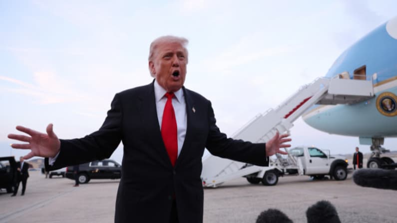 Administración Trump abandona plan de exigir a aerolíneas compensar a pasajeros por retrasos