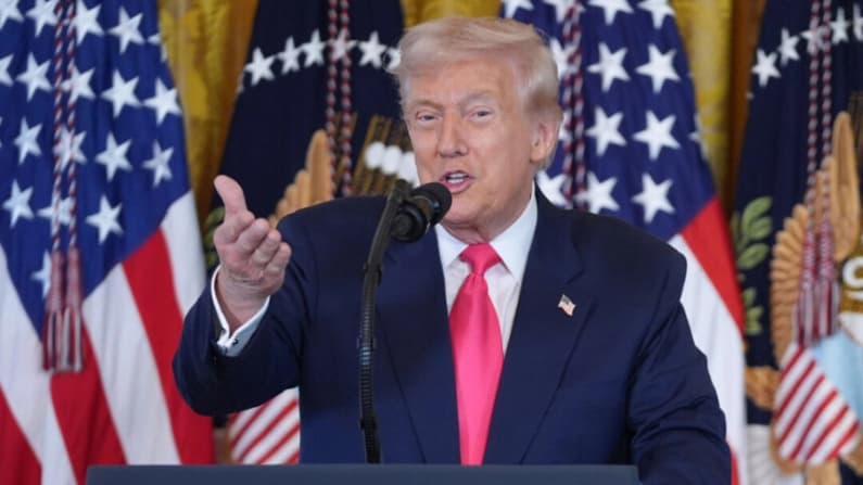 Trump concede dos indultos relacionados con las investigaciones del 6 de enero