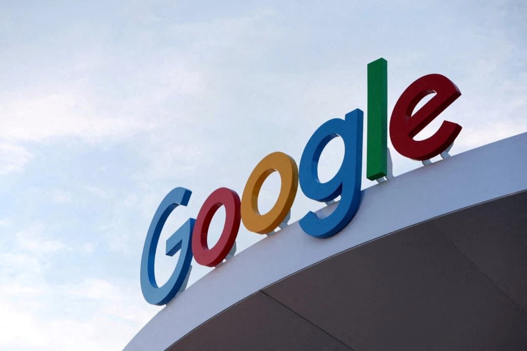 El logotipo de Google en la casa de Google durante una feria comercial en Las Vegas, el 10 de enero de 2024. (Steve Marcus/Reuters)