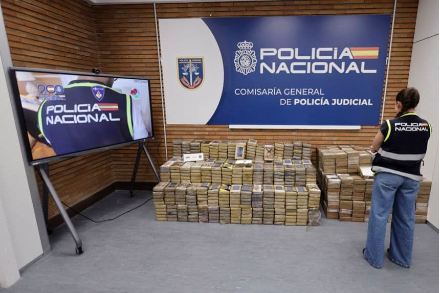 La Policía Nacional española, junto con la Administración de Control de Drogas de Estados Unidos (DEA) y autoridades policiales de Países Bajos, desmanteló la "oficina" del Cártel de Jalisco Nueva Generación (CJNG) en España, en una operación con 20 arrestados en diferentes puntos del país. (EFE/ Sergio Perez)