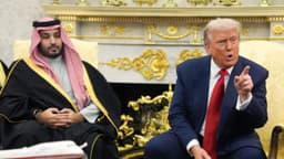 Trump dice que ABC debería perder su licencia tras las preguntas de una periodista