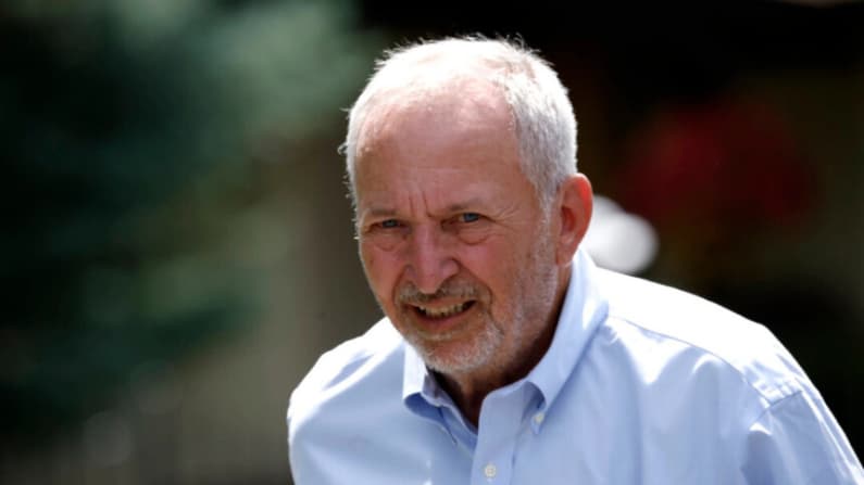 Larry Summers renuncia a junta directiva de OpenAI tras publicación de correos de Epstein