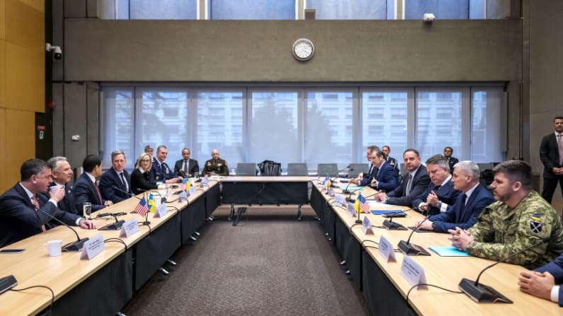 Líderes de la Unión Europea se reúnen para discutir el plan de paz para Ucrania