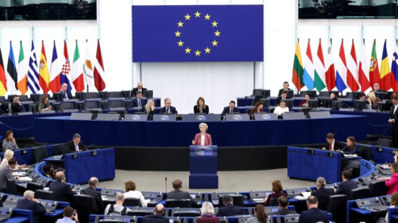 UE propone estrechar lazos con Ucrania en materia de industria de defensa