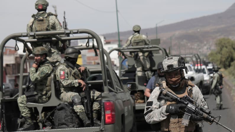 Golpe millonario al narco: Desmantelan 5 narcolaboratorios e incautan una tonelada de droga en México