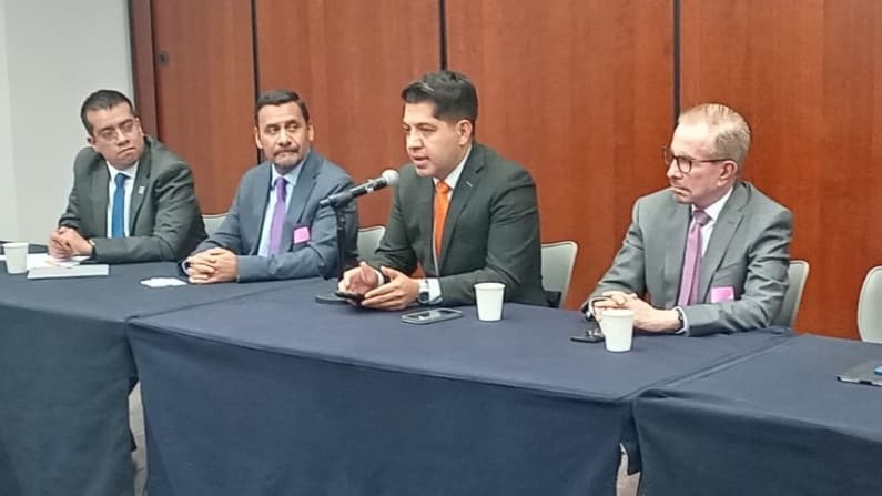 Senado modernizará ley de comercio exterior de cara a revisión del T-MEC, dice senador mexicano