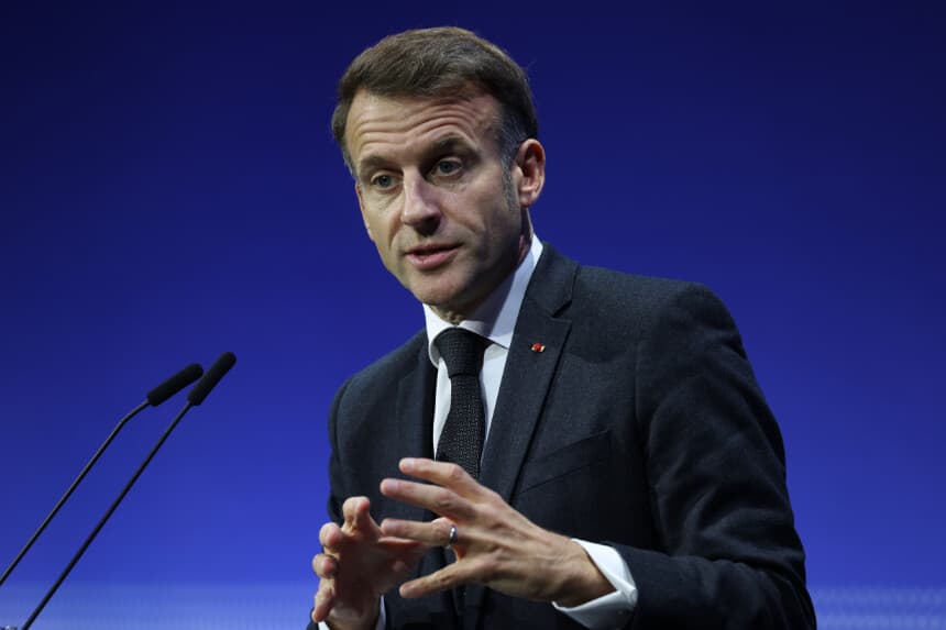 BERLÍN, ALEMANIA - 18 DE NOVIEMBRE: El presidente francés Emmanuel Macron habla en la Cumbre Europea sobre Soberanía Digital el 18 de noviembre de 2025 en Berlín, Alemania. La cumbre reúne a líderes gubernamentales y del sector privado en materia digital para debatir políticas encaminadas a la independencia, la seguridad y la competitividad digitales de Europa. (Foto de Sean Gallup/Getty Images).